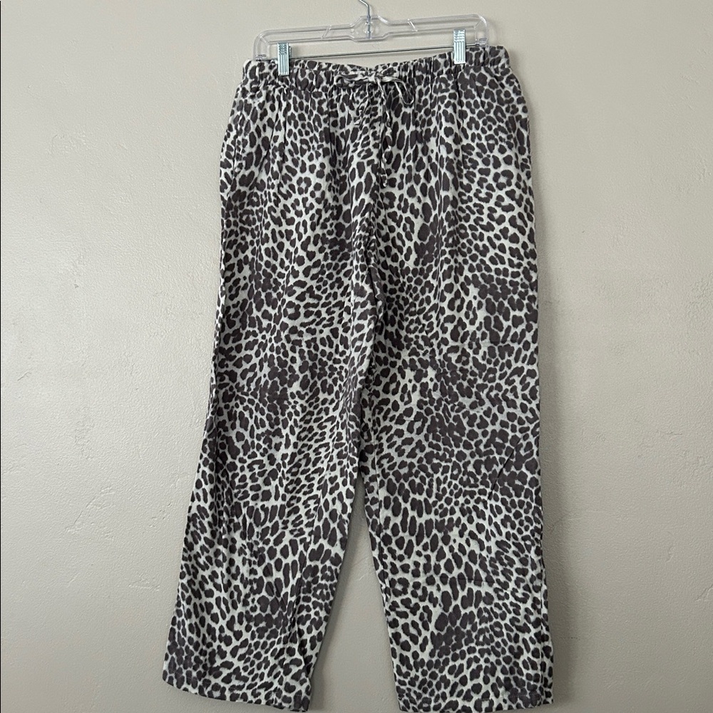 Liz Claiborne Taupe leopard flannel PJ/lounge pants.